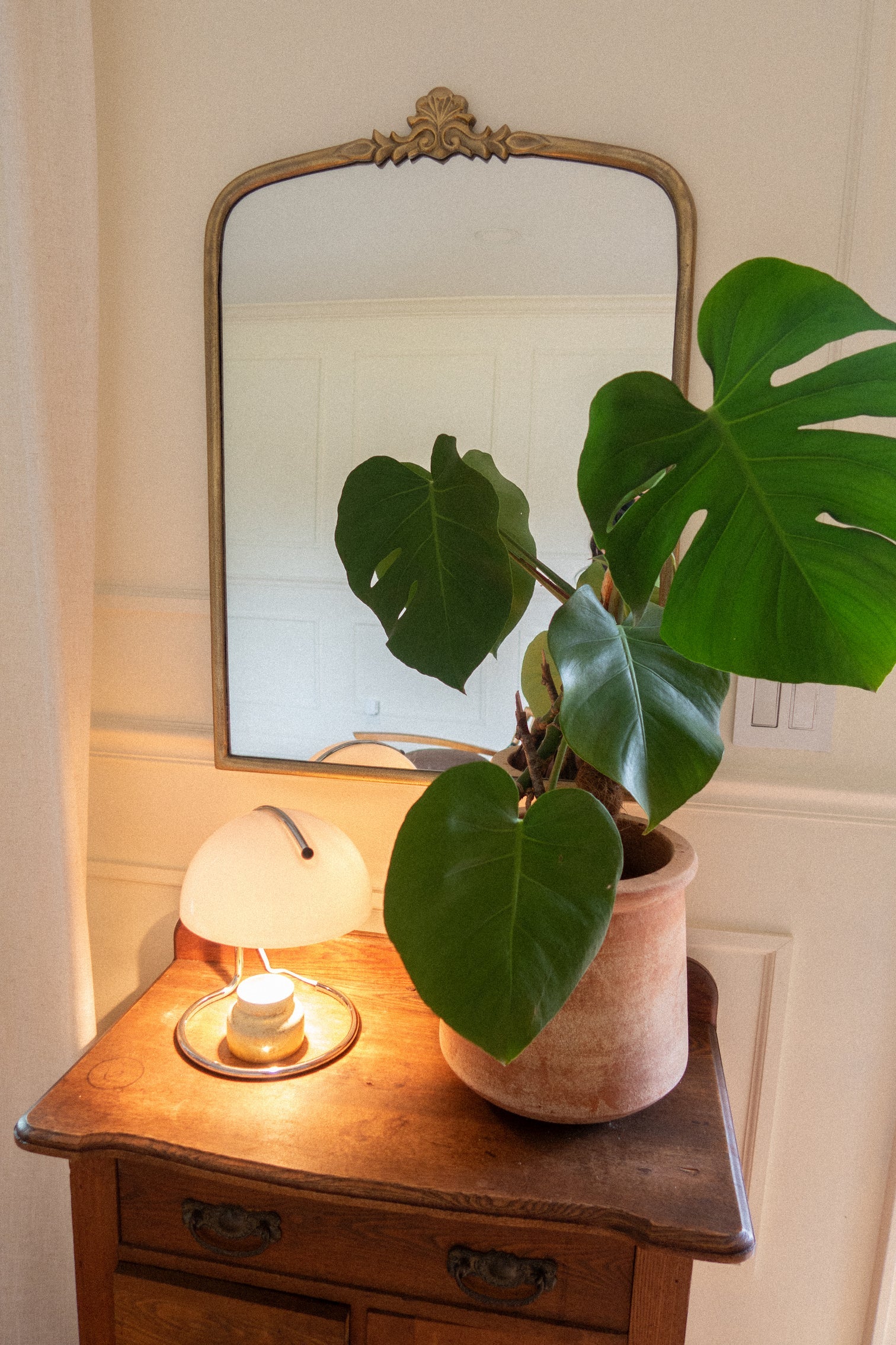 Curva_Candle-Warmer-White-Lifestyle-Counter-3.jpg