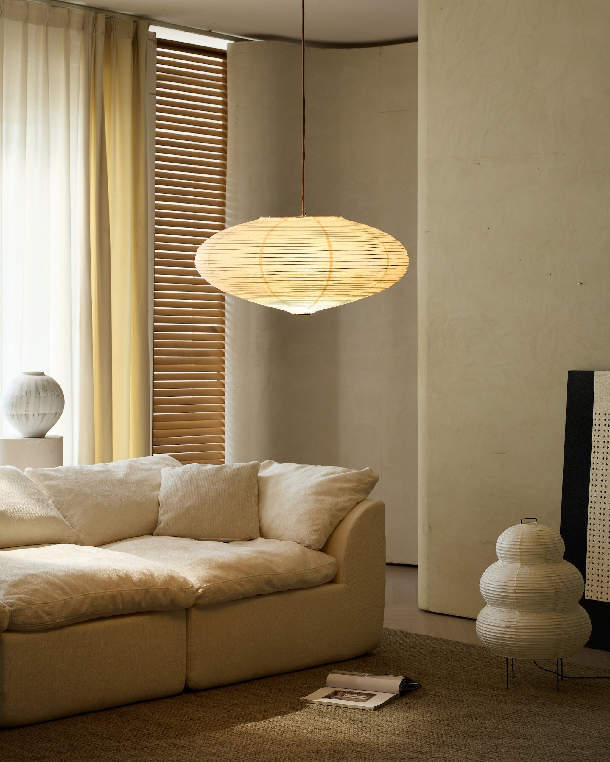 HUGA-COLLECTIVE-ELLIPSE-WASHI-PAPER-CEILING-LAMP-LIFESTYLE-LIVING-AREA-3-LIGHT-ON-KUMO-COMBO_3.jpg