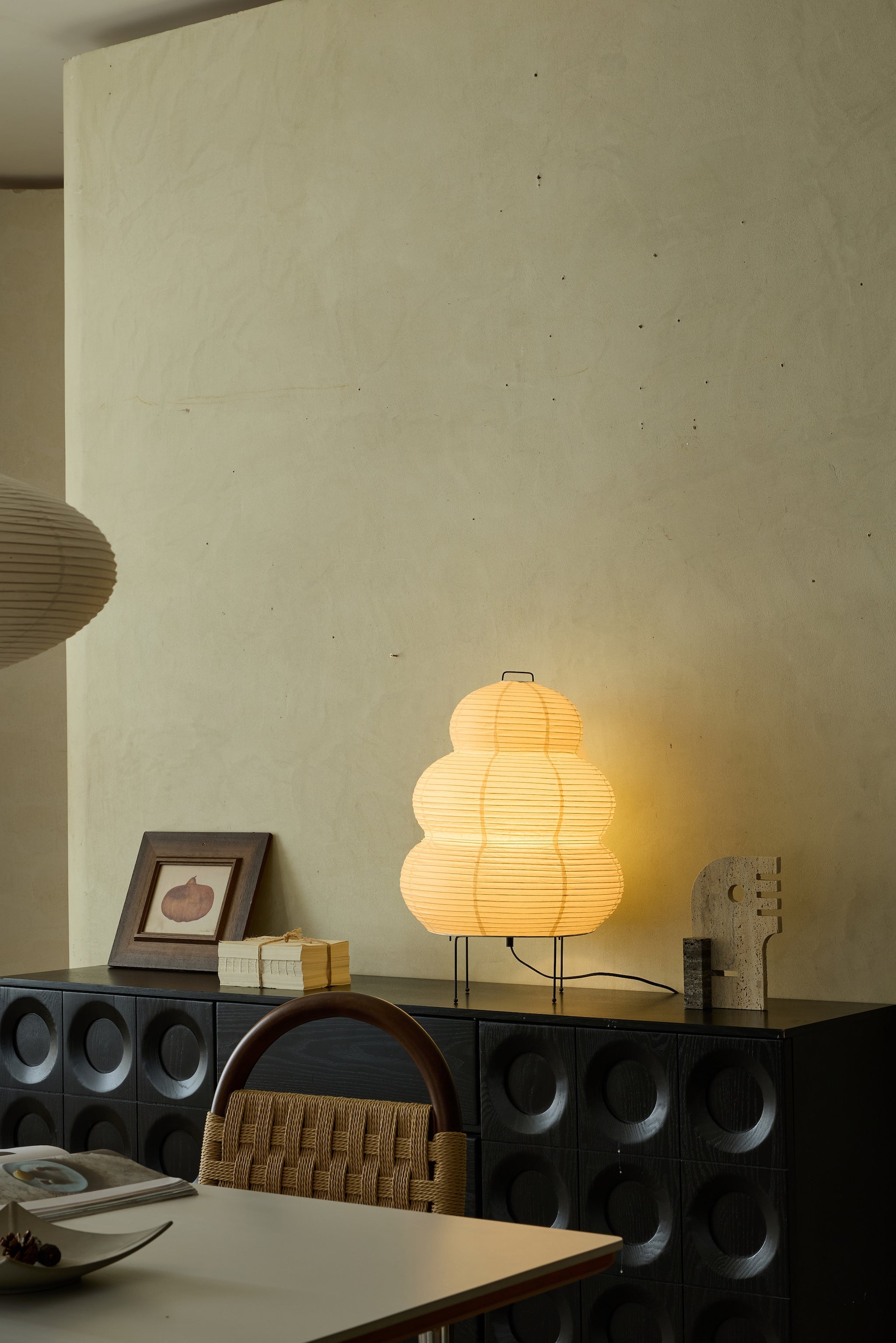 HUGA-COLLECTIVE-KUMO-WASHI-PAPER-CEILING-LAMP-LIFESTYLE-4-LIGHT-ON.jpg