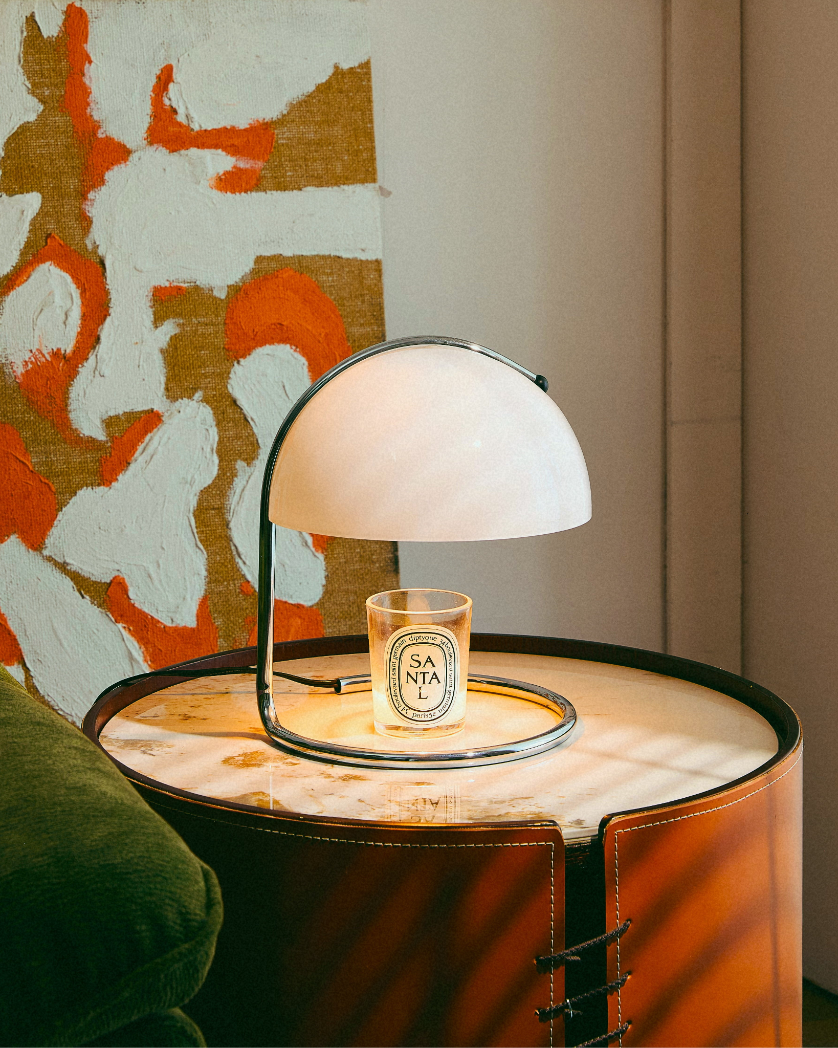 Huga_Collective-Curva_Candle-White-Lifestyle-Table-Final_1.png