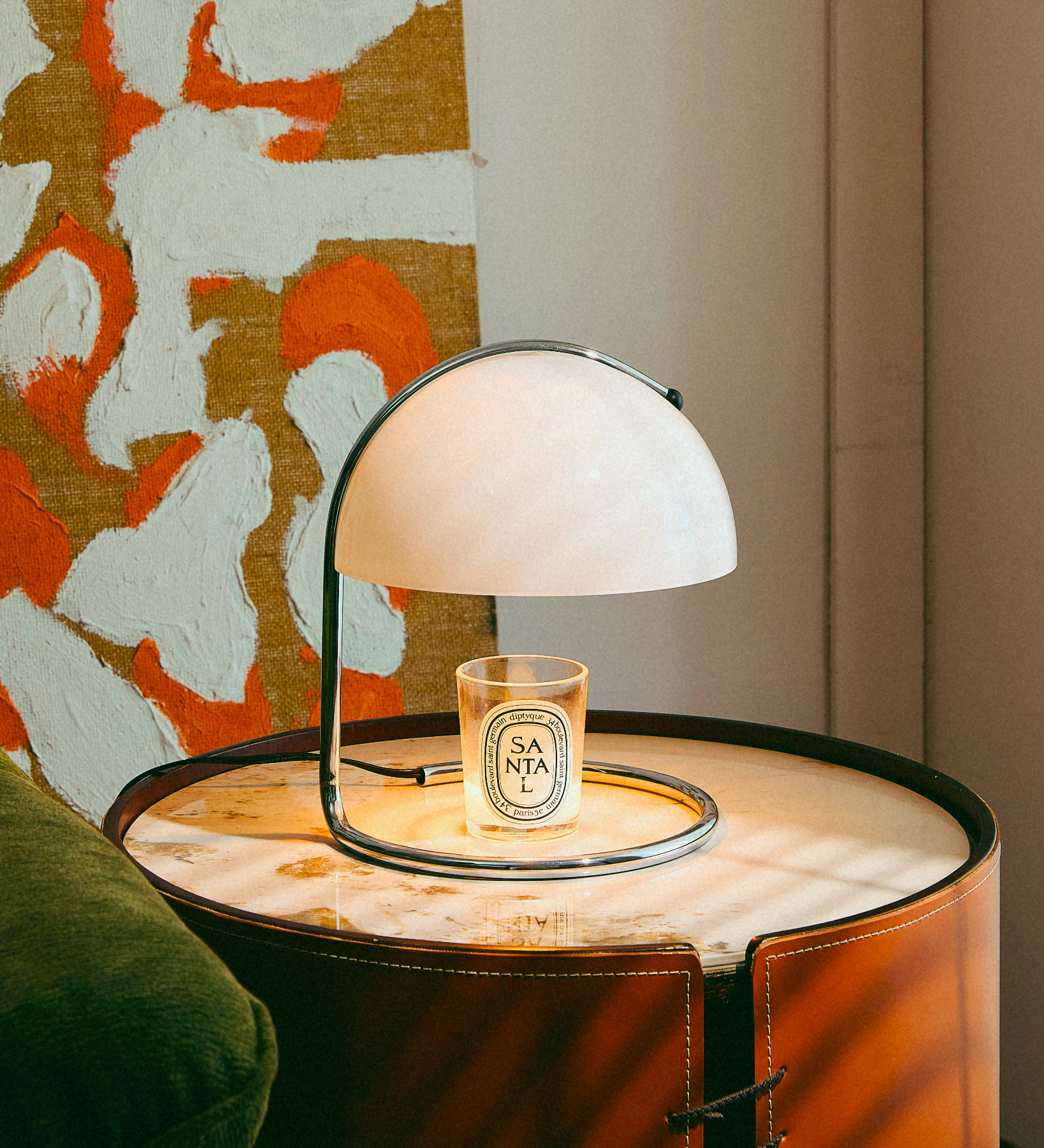 Huga_Collective-Curva_Candle-White-Lifestyle-Table-Final_ab55d6ba-d331-4aec-8b52-39e04d9087e5.png