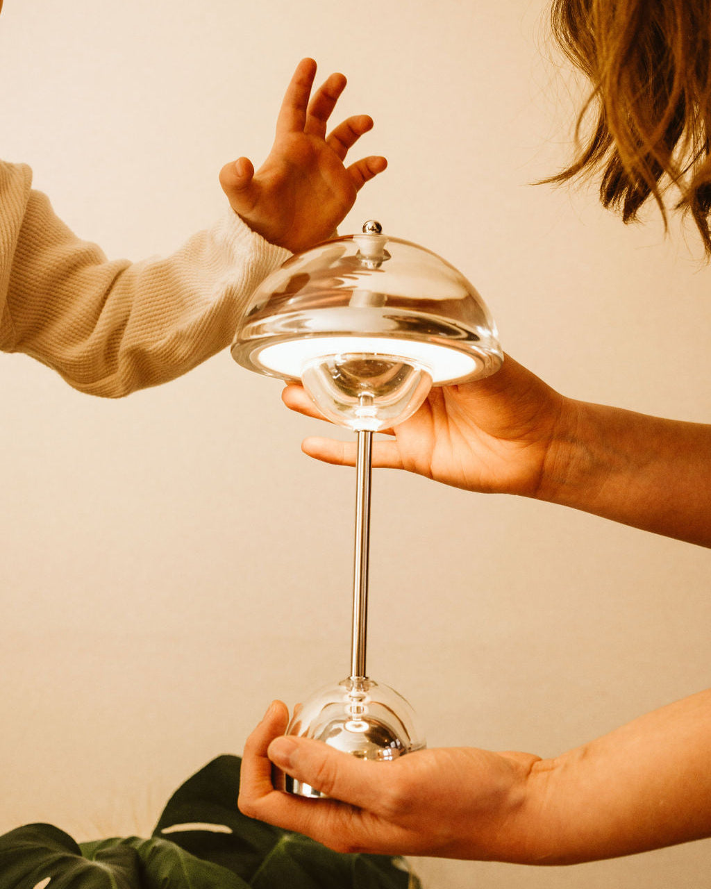 Huga_Collective_Crystal_Flowerpot_Table_Lamp.jpg